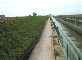 silt-fence-_-turf-slope-for-silt-control-at-tuas-view